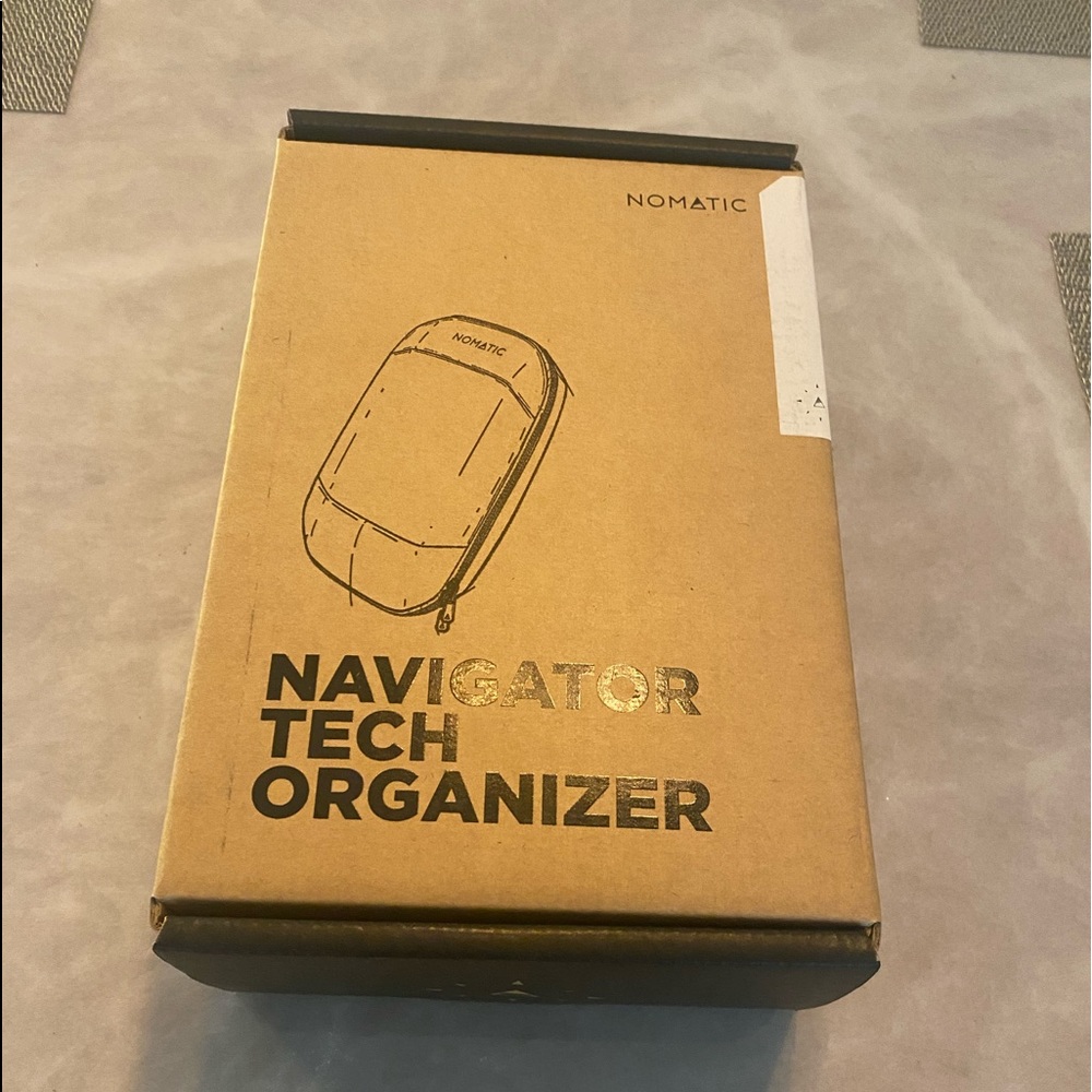 Nomatic tech organizer - New in unopened box